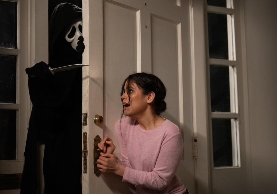 NUEVA PROTAGONISTA. Jenna Ortega se suma a la saga “Scream”, en la sexta entrega de las películas que satirizan el terror “slasher”. 