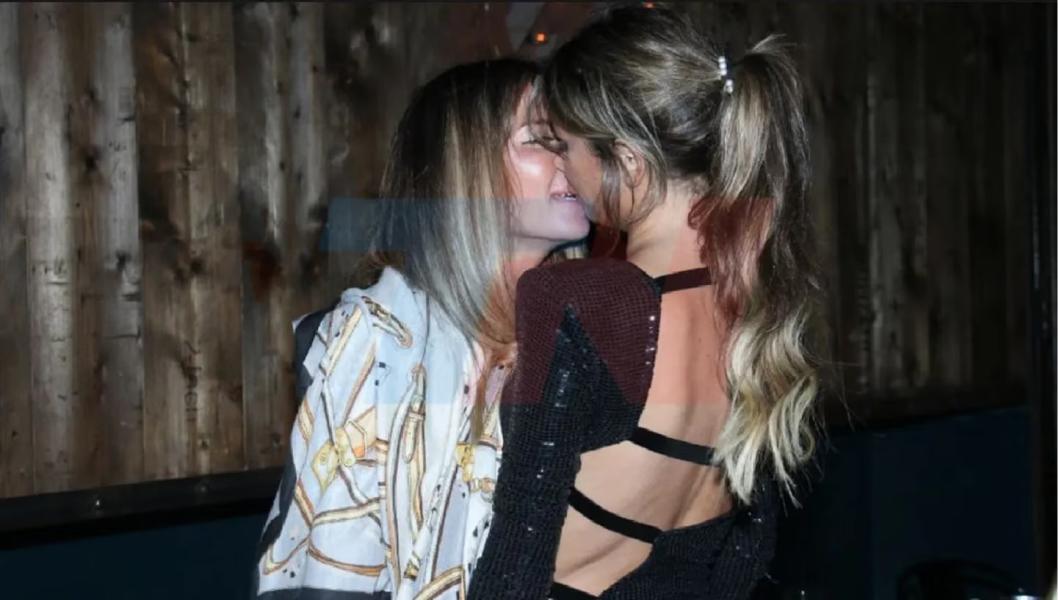 ¡Enamoradas! Karina Jelinek muy fogosa y a los besos con su novia en el cumpleaños de Belén Francese