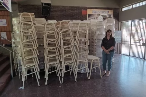 Escuela de Comercio de Concepción: Llegan muebles, pero se mantiene la tensión