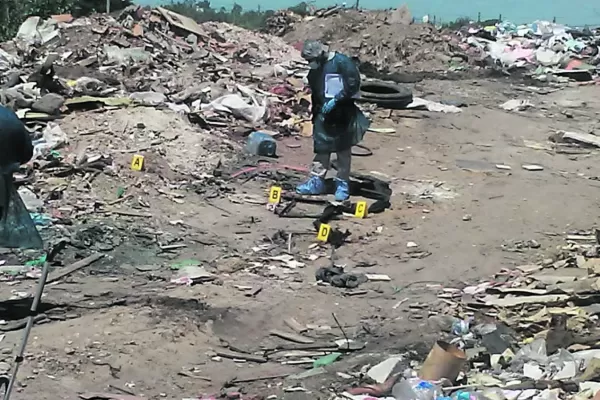 Buscan a los autores del crimen del basural en Villa 9 de Julio