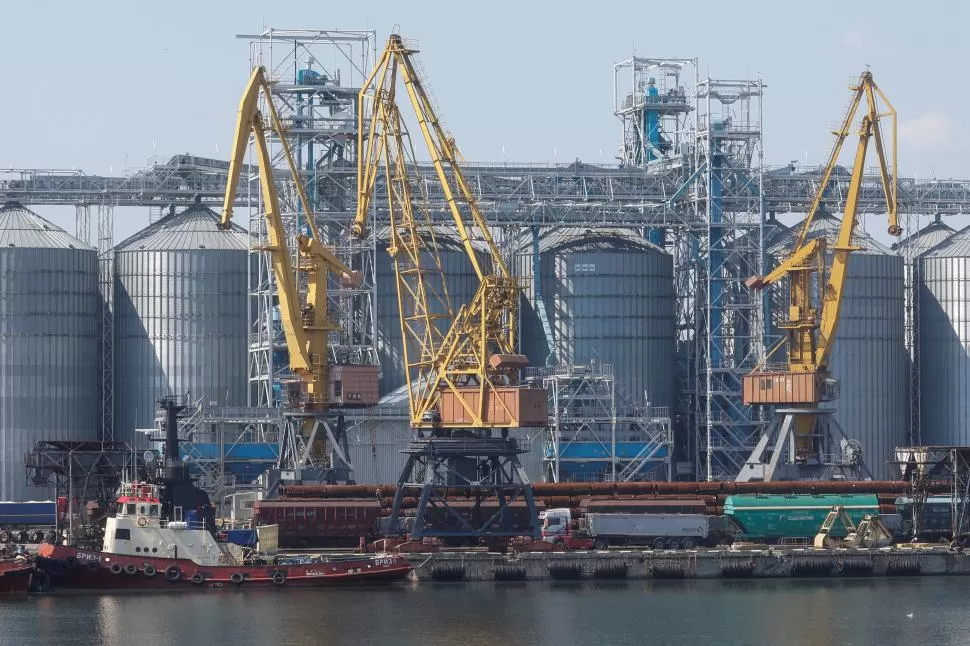 TRÁFICO. El puerto de Odesa es uno de los más grandes del mundo.  