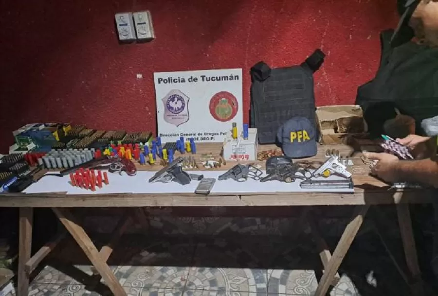 Secuestran cientos de kilos de hojas de coca, dinero en efectivo y armas