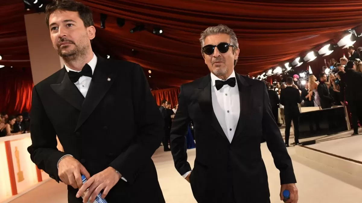 Santiago Mitre y Ricardo Darín en la ceremonia de los Oscar 