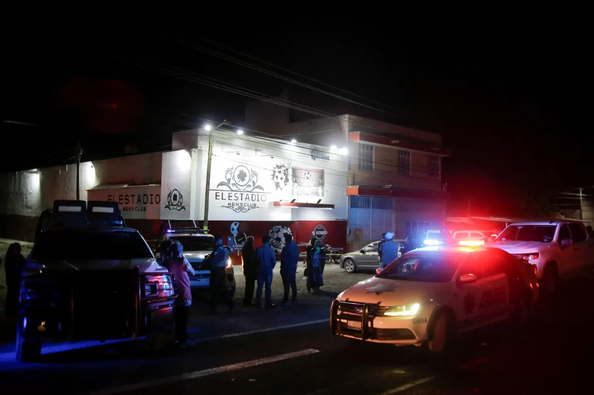Un grupo armado entró a un bar del centro de México y mató a 10 personas