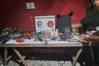 Allanan una casa y encuentran pastillas y un arsenal