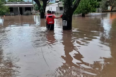 Tras la tormenta, asisten a pobladores del sur de La Cocha