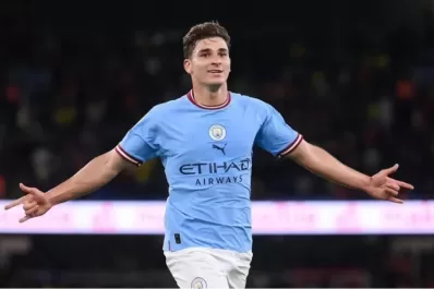 Julián Álvarez renovó con el Manchester City
