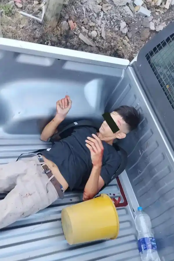 Video: dos motochorros escapaban a toda velocidad y chocaron contra un patrullero de la Policía