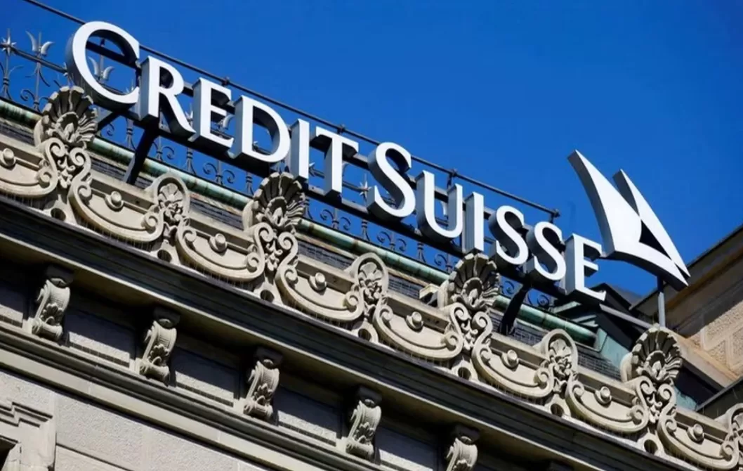 Caen las acciones de Credit Suisse y tambalean otros bancos europeos por la crisis financiera