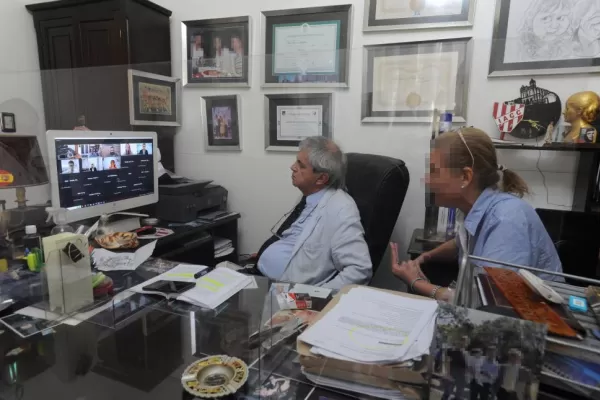Seguirá preso el médico acusado de golpear a su ex