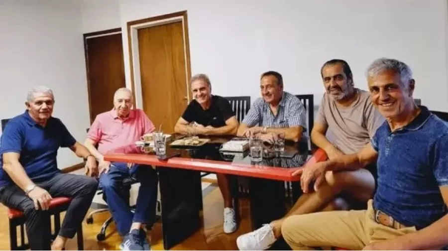 Campeones del 86 visitaron a Carlos Bilardo a pocos días de su cumpleaños.