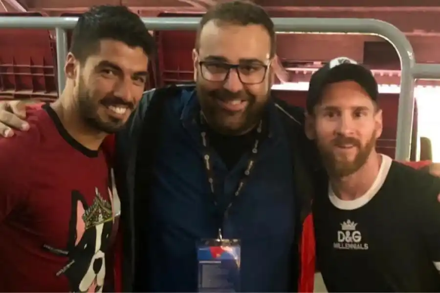 Gerard Romero, con Messi y Luis Suárez. (Instagram/GerardRomero)