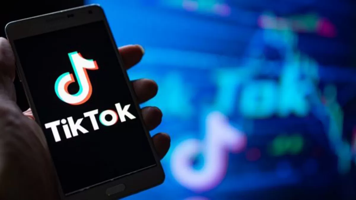 Reino Unido veta TikTok en celulares del Gobierno