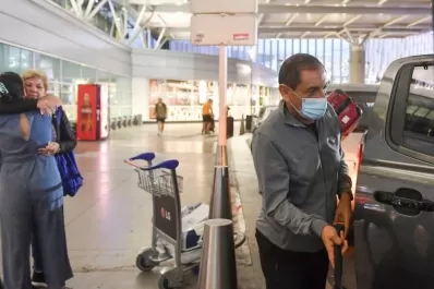 El DT Ramón Díaz volvió de Arabia Saudita al país tras el choque que protagonizó su hijo Michael
