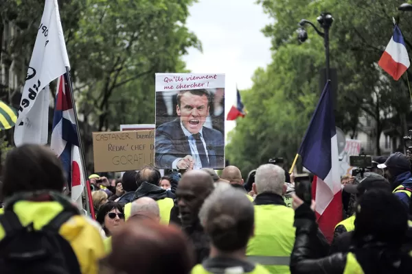Macron aprobó por decreto su polémica reforma previsional que eleva la edad jubilatoria