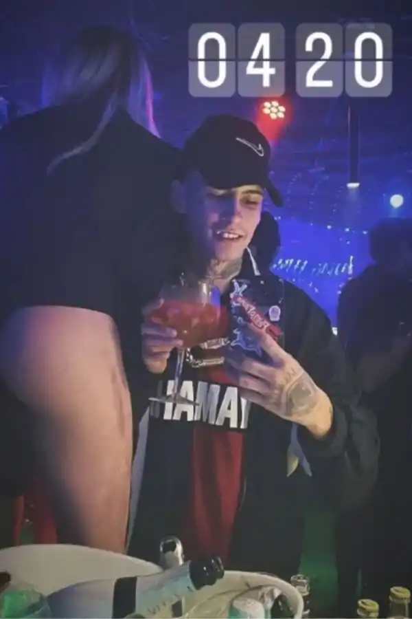 Las fotos subidas de tono de L-Gante con una joven en un boliche de España