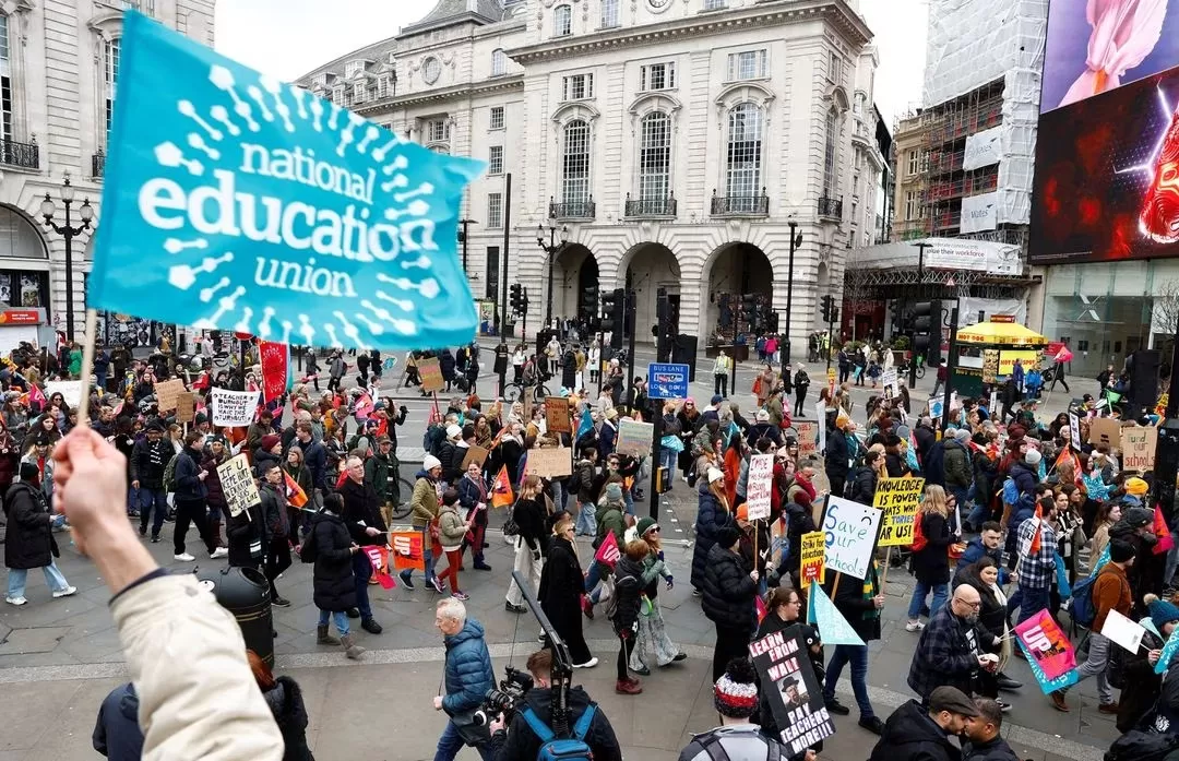 LONDRES. Docentes reclaman mejores condiciones salariales. Foto de Reuters.