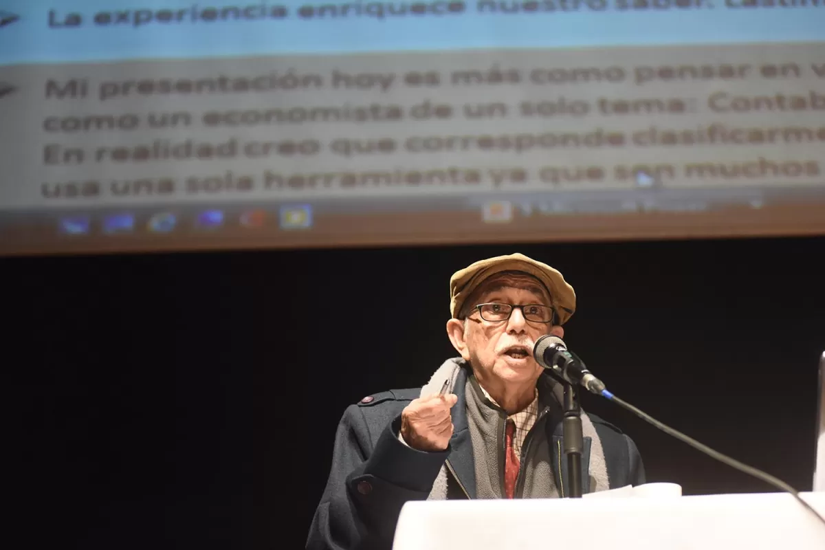 TRIBUTO AL PROFESOR. Instituciones y economistas despidieron al doctor en Economía tucumano, que falleció a los 85 años.