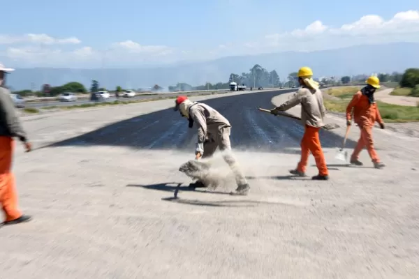 Entre rumores de parate, siguen los trabajos en la futura autopista Tucumán-Termas
