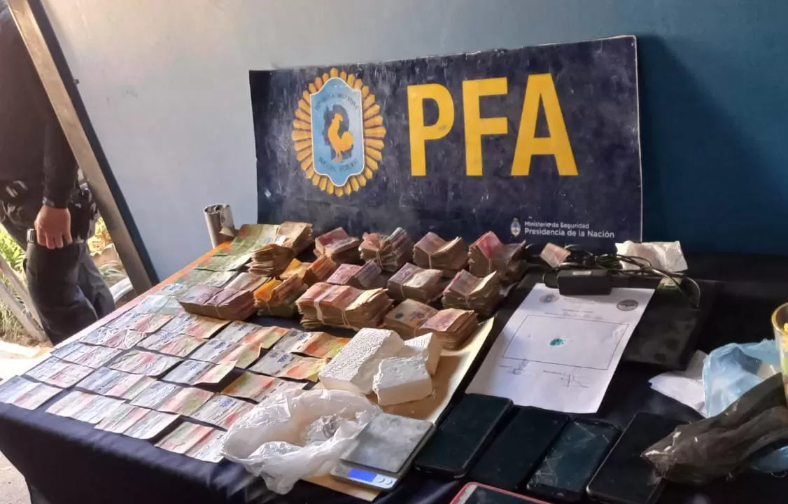 Secuestro de drogas y dinero, entre otros elementos.