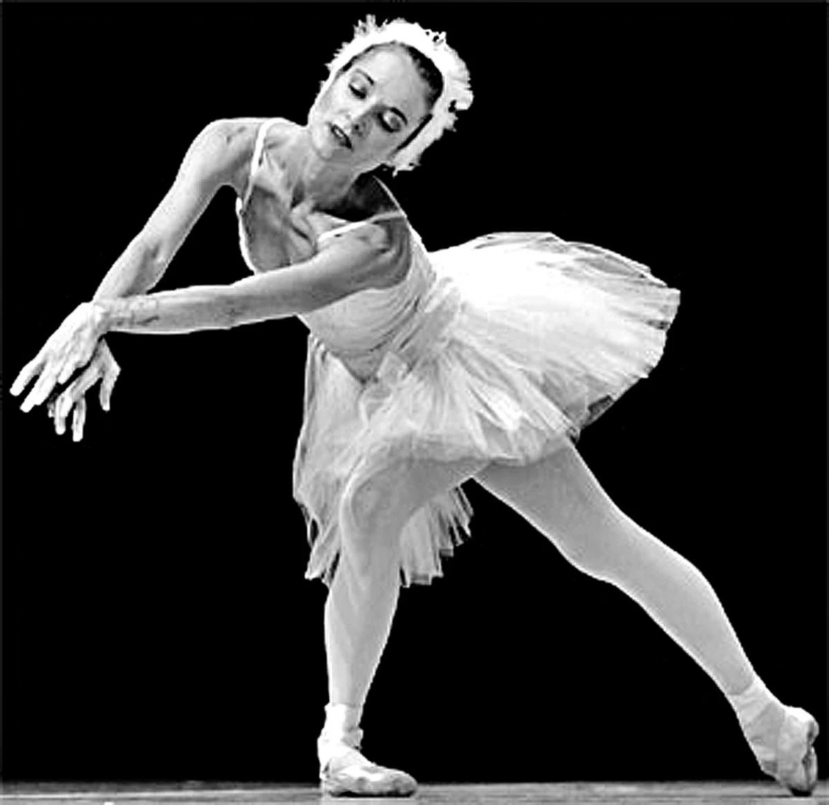 ELEGANCIA. La bailarina rusa inundó con su arte los escenarios del mundo y los tucumanos pudieron verla en 1918.