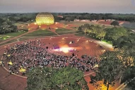 El sonido de la eternidad: un concierto de Krishna Das en Auroville