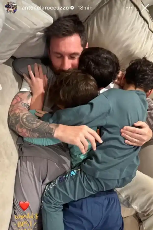 Messi volvió del Parque de los Príncipes y se abrazó con sus tres hijos. Foto: Instagram