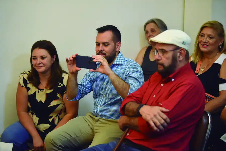 MUY ORGULLOSA. Su familia emocionada, escuchó desde los asientos.