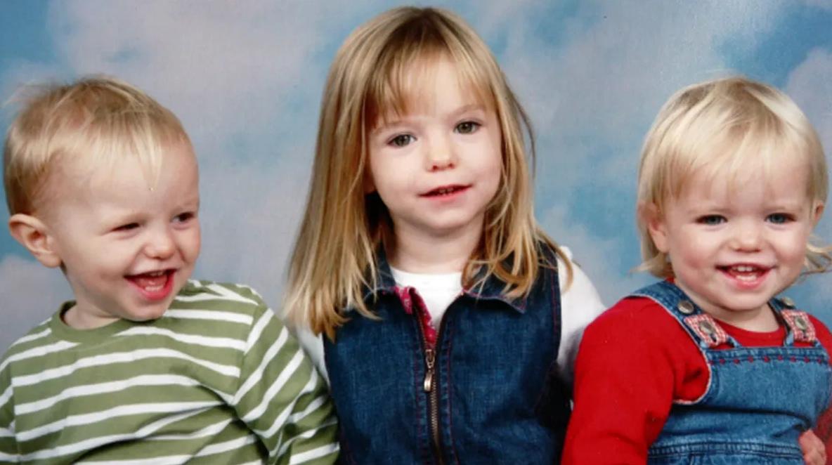 Madeleine McCann junto a sus hermanos, Sean y Amelie