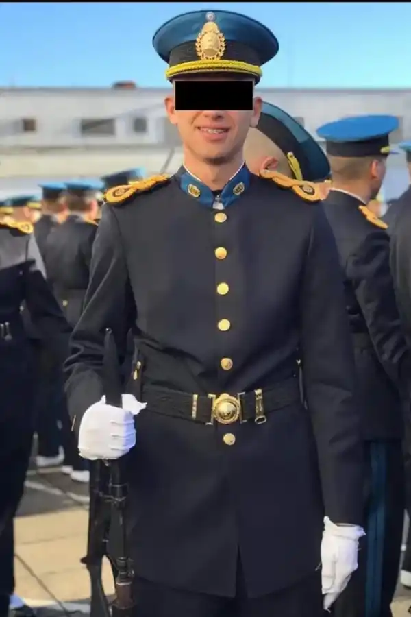 Walter Leonel Garbino se graduó en la Escuela de Cadetes de la Policía Federal Argentina