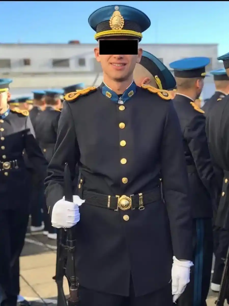 Walter Leonel Garbino se graduó en la Escuela de Cadetes de la Policía Federal Argentina