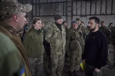 Guerra en Ucrania: Volodimir Zelensky visitó el frente de batalla en Bajmut