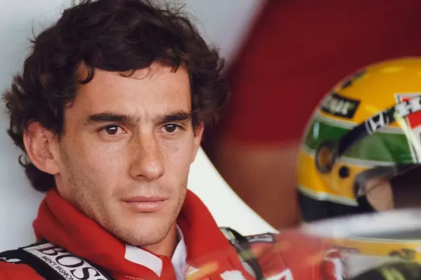 Calienta motores la nueva serie de Netflix: una biopic sobre Ayrton Senna