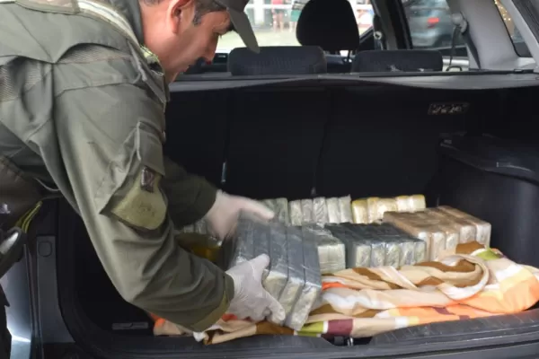 Encontraron más de 39 kilos de cocaína en el baúl de un vehículo