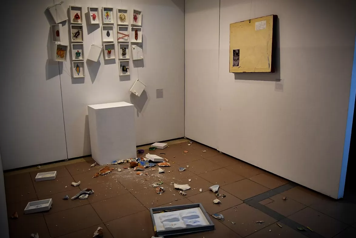 Muestra de arte destrozada por un grupo religioso en Mendoza