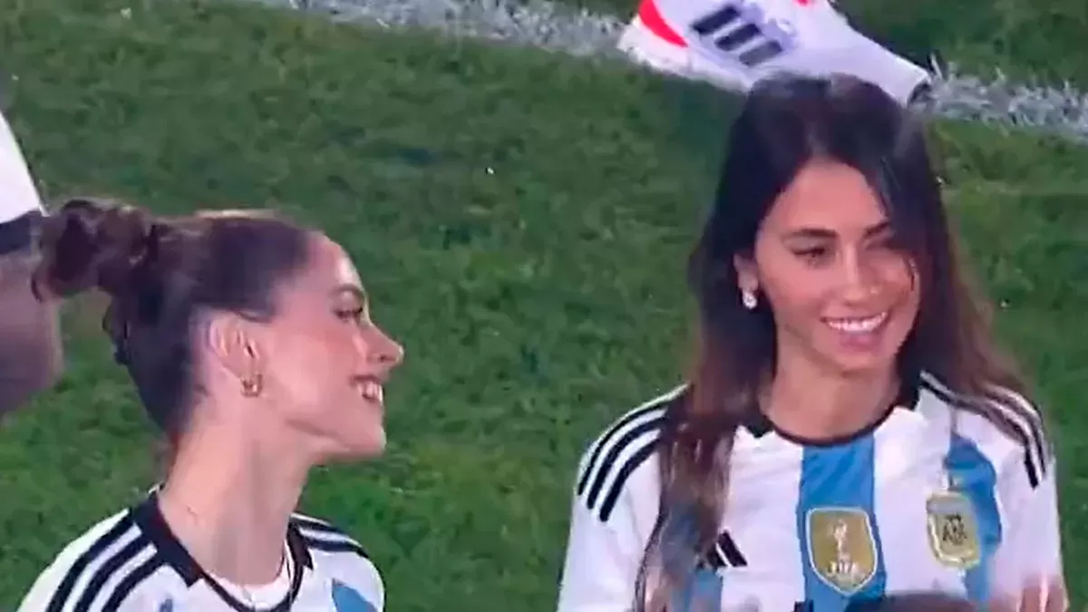 Tini Stoessel y Antonela Roccuzzo mostraron su buena onda en los festejos de la Selección argentina.