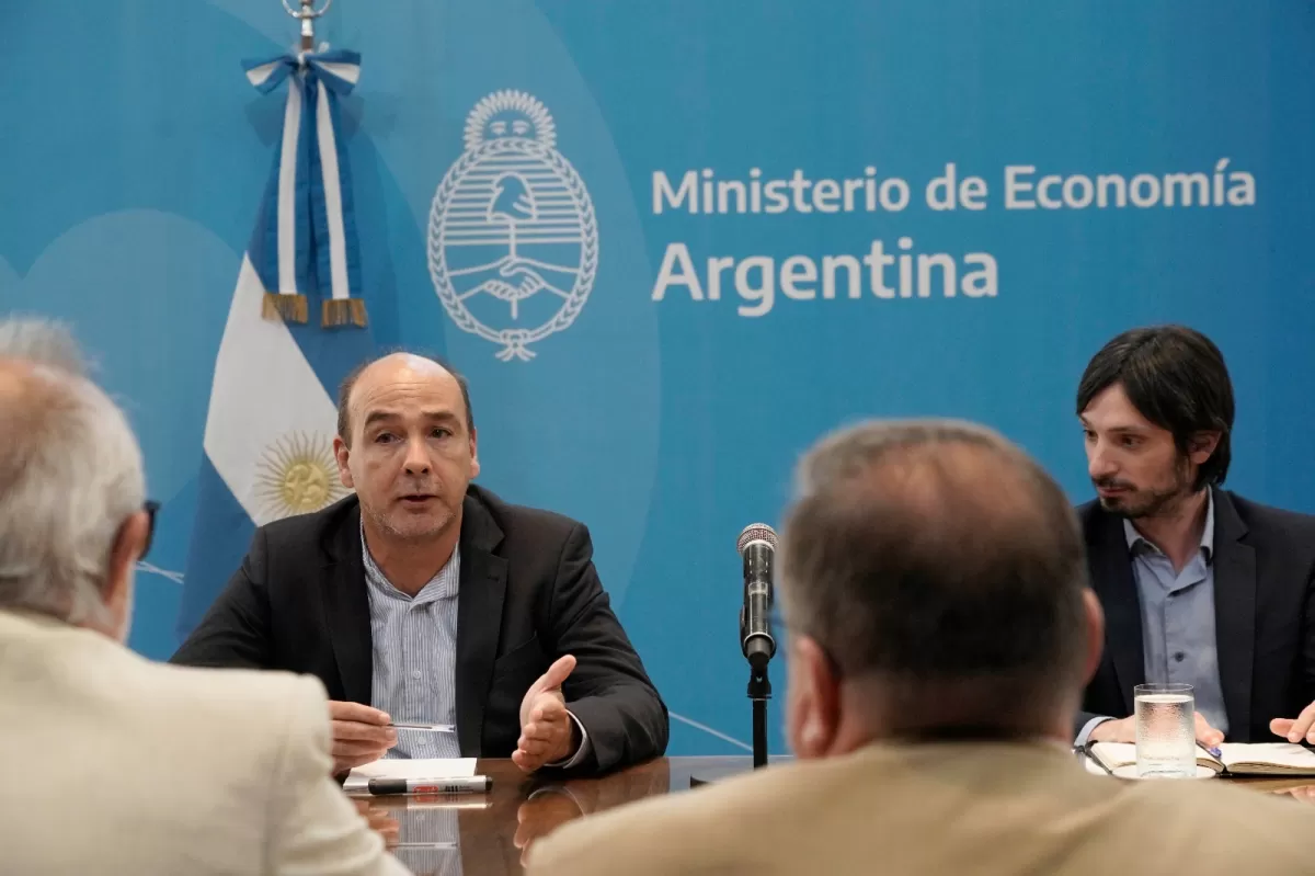 MINISTERIO DE ECONOMÍA. Eduardo Setti, secretario de Finanzas, explica los alcances de las medidas adoptadas por Massa.