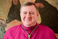 La grey espera al representante del Papa