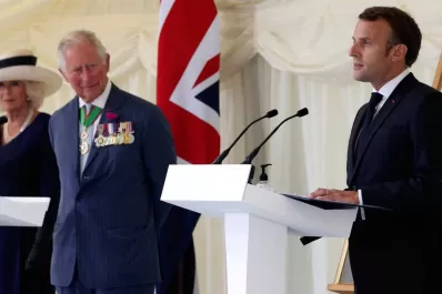 Ante las protestas en Francia, el rey Carlos III suspende su primer viaje de Estado