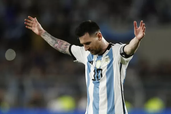 Así fue el increíble gol de Messi desde un tiro libre