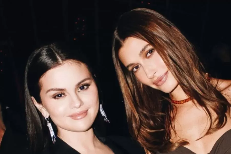 Selena y Hailey juntas en la Academy Museum Gala en octubre de 2022