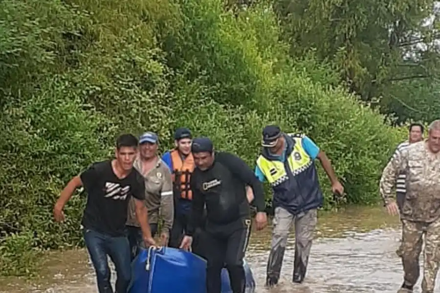 Las inundaciones y el desborde de ríos anegan a familias del sur tucumano
