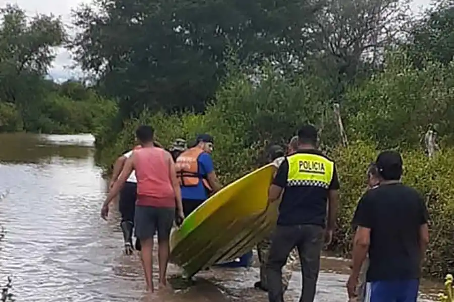 Las inundaciones y el desborde de ríos anegan a familias del sur tucumano