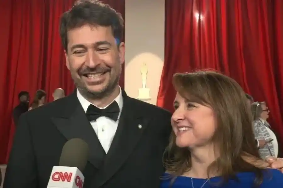 Santiago Mitre y Victoria Alonso en la entrega de los Oscar