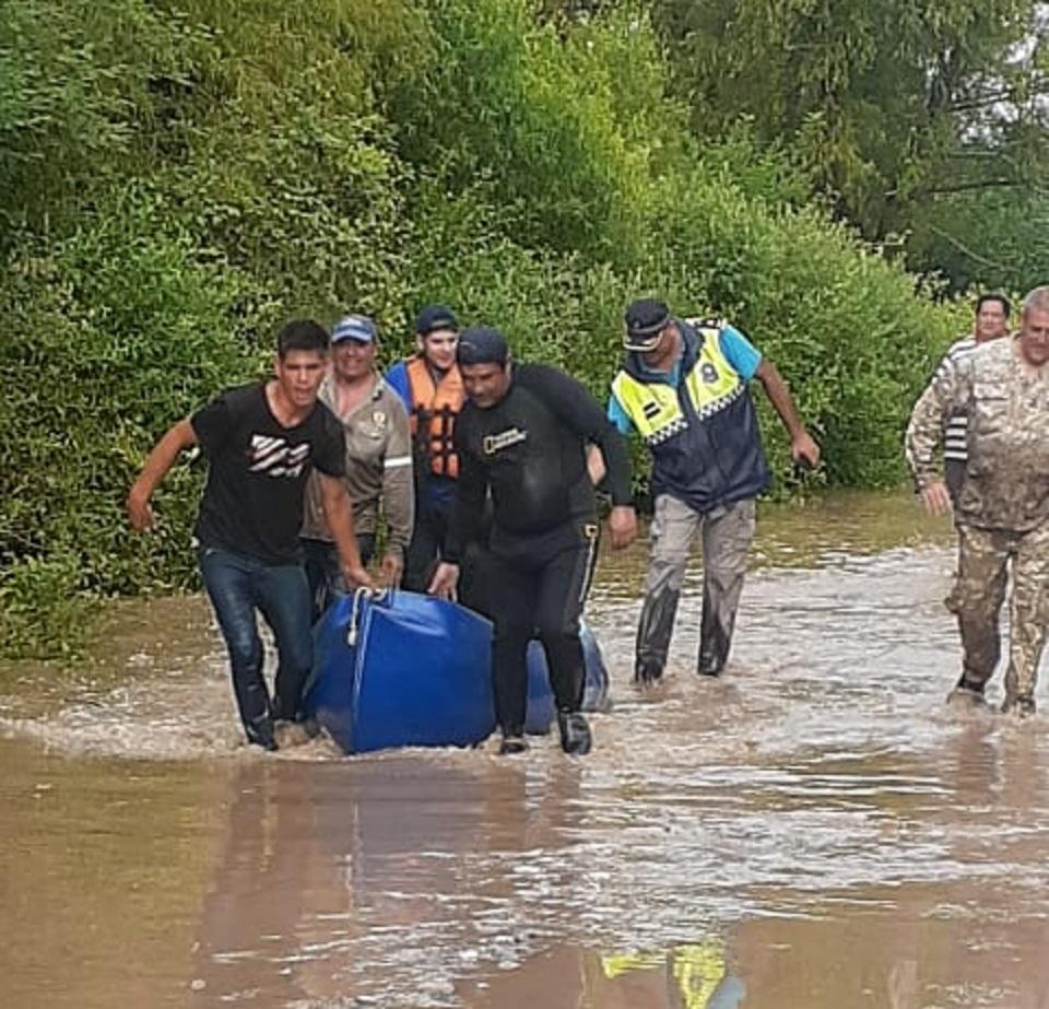 Las inundaciones y el desborde de ríos anegan a familias del sur tucumano