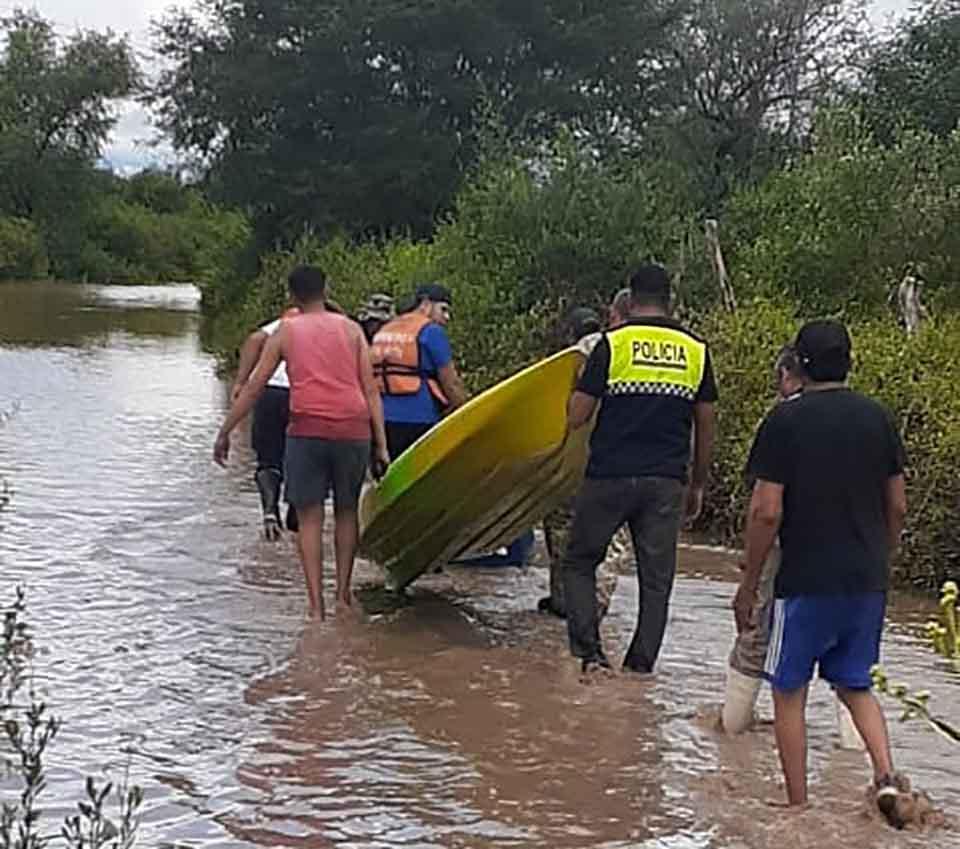 Las inundaciones y el desborde de ríos anegan a familias del sur tucumano