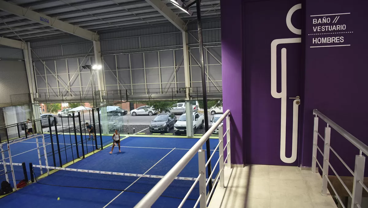 La locura por la paleta lo llevó a poner en Yerba Buena cuatro canchas “a la europea”