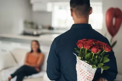 Cómo es estar en pareja sin sentir atracción romántica