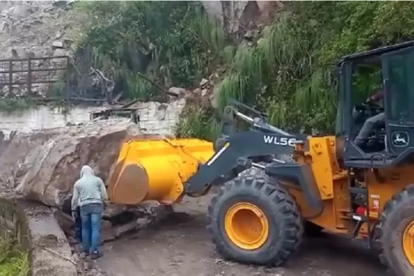 Video: así fue el despeje de rocas en la ruta 307, tras el derrumbe