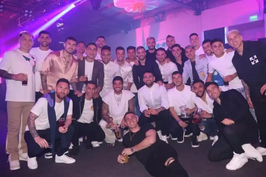 La fiesta de la Selección Argentina: ¿como en un viaje de egresados? La tierna foto que se sacaron todos los jugadores